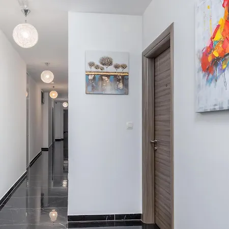 Lovely In With Wifi Apartamento Pula