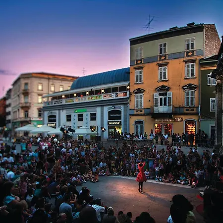 Apartamento Lovely In With Wifi *