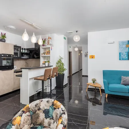 Apartamento Lovely In With Wifi Pula