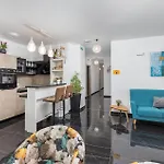 Appartamento Gorgeous In With Wifi Pola